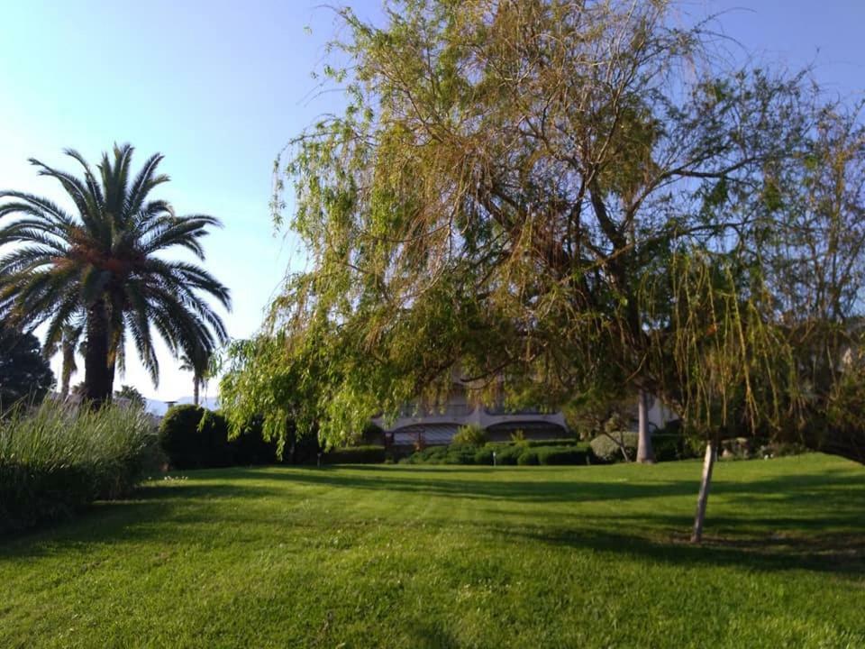 bel Appartement les pieds dans l'eau Villeneuve-Loubet Extérieur photo