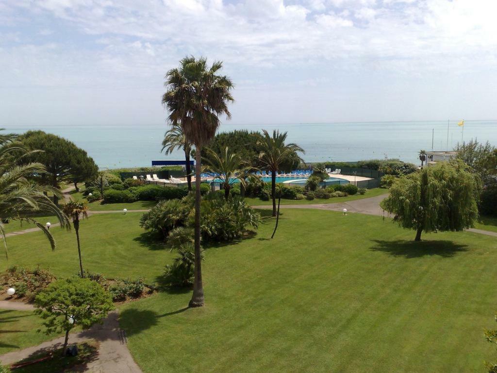 bel Appartement les pieds dans l'eau Villeneuve-Loubet Extérieur photo
