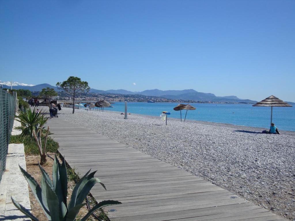 bel Appartement les pieds dans l'eau Villeneuve-Loubet Extérieur photo